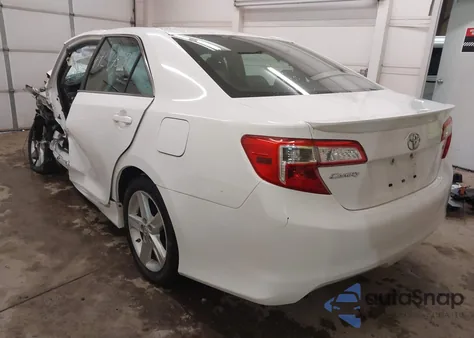 2013 Toyota Camry Se z USA, uszkodzony, nr VIN 4T1BF1FK7DU299518